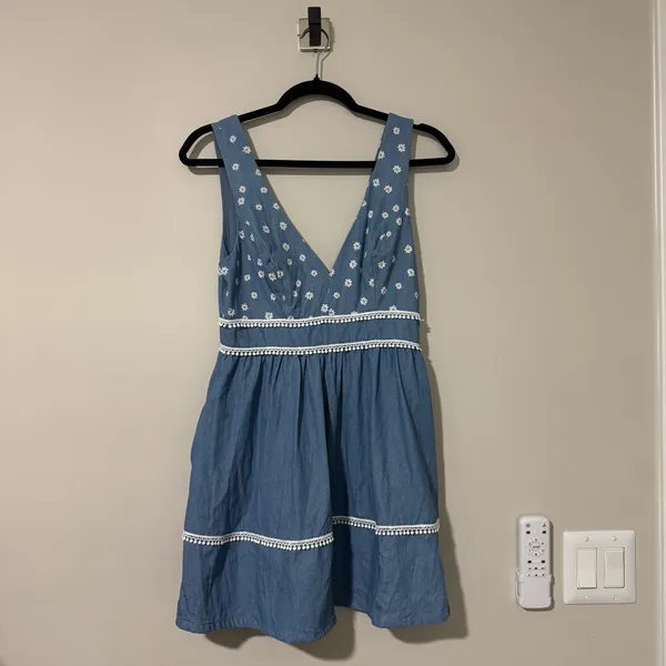 Petal & Pup Estrella Mini Dress V Neck Size Small - Image 3