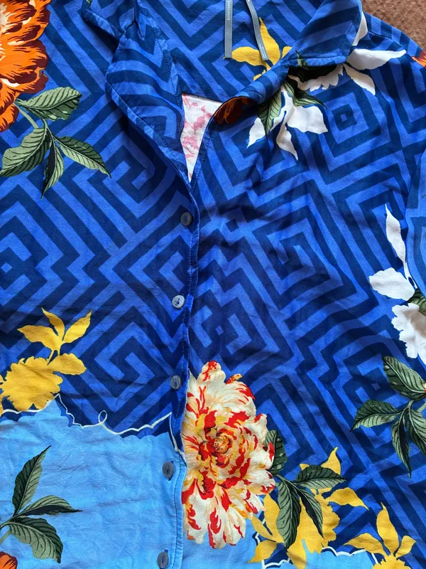 Anthropologie button down Hawaii style women's shirt Size small No flaws! - Image 4