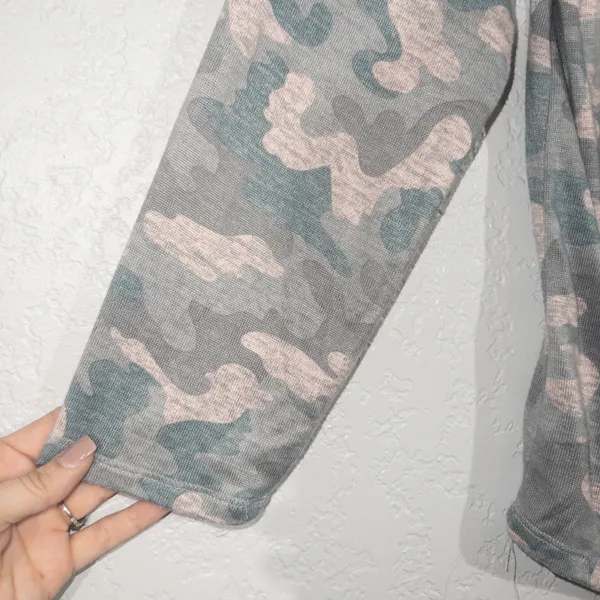 Jaclyn Intimates Gray Camouflage Flyaway Cardigan Size Large - Image 2