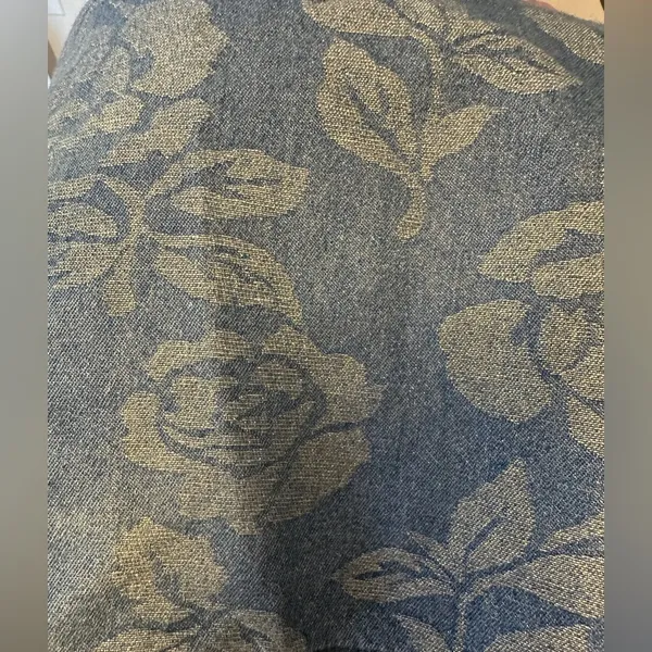 Abercrombie & Fitch Denim Mini Skirt women’s Size 25/0 Gold Floral Pattern - Image 3