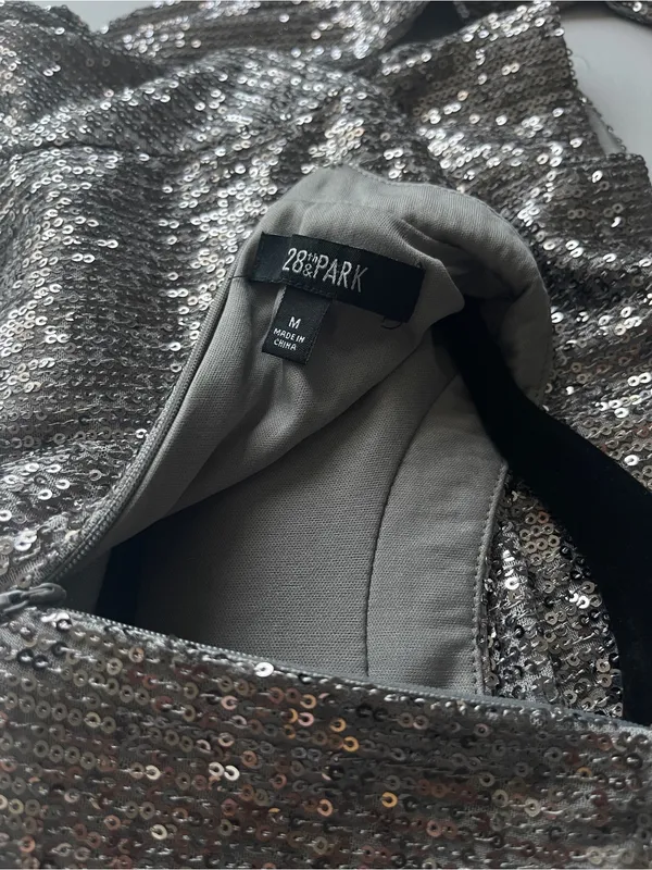 ✨ NWOT 28th & PARK Gunmetal Sequin Long Sleeve Crop Top M ✨ - Image 7