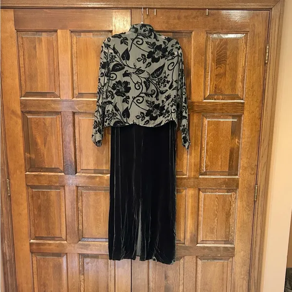 Vintage Carol Anderson 2pc Set Green Velvet Floral Jacket & Maxi Dress Medium‎ - Image 3