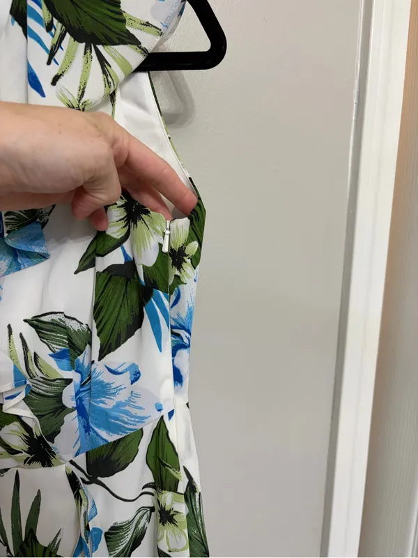 Banana Republic Sleeveless Ruffle Wrap Maxi Dress in Floral - Size 0 Petite - Image 5