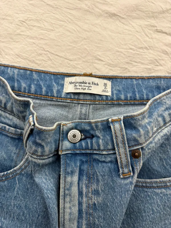 Abercrombie Jeans - Image 4
