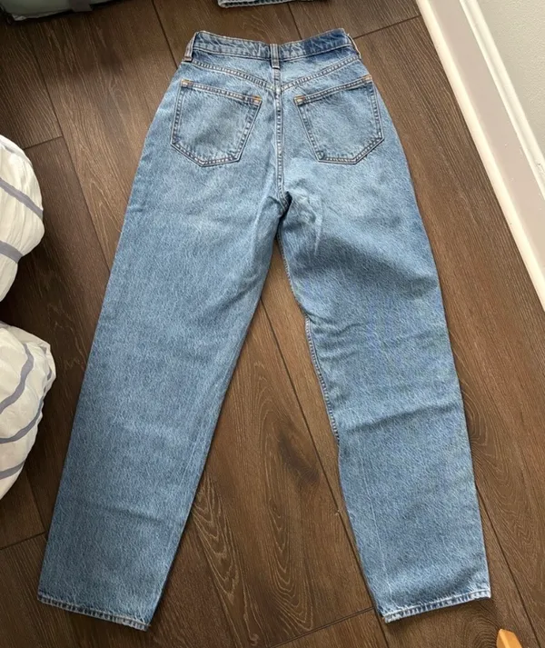 Abercrombie High-Rise Taper Curve Love Jeans - Image 4
