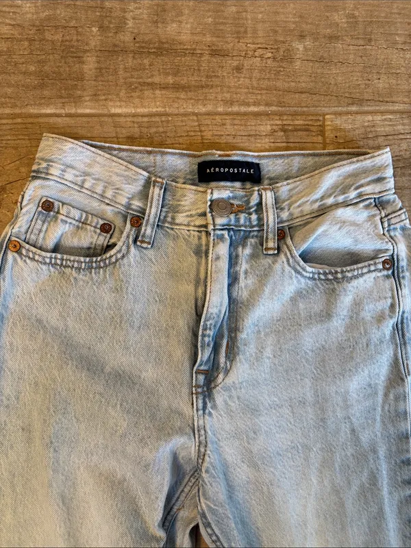 Aeropostale High-Rise 90’s Baggy Style Light Wash Women's Jeans - Image 2