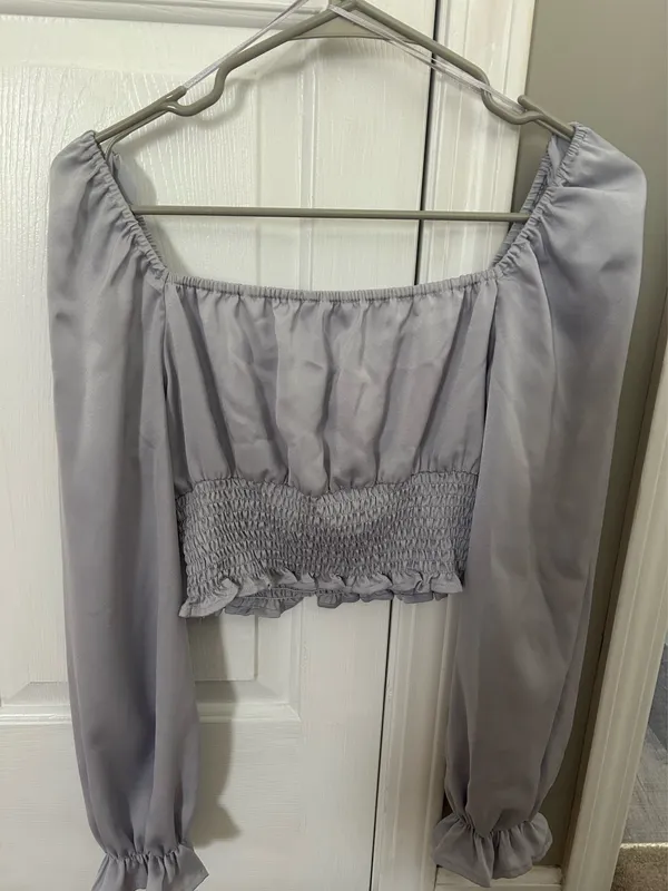 Le lis Satin cropped long sleeve blouse - Image 2