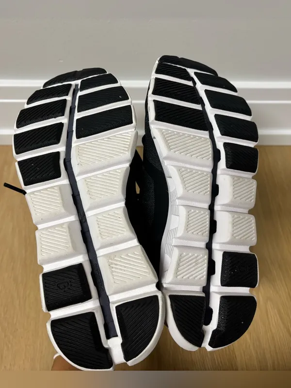 On Cloud Shoes Women’s size 9.5 - Image 4