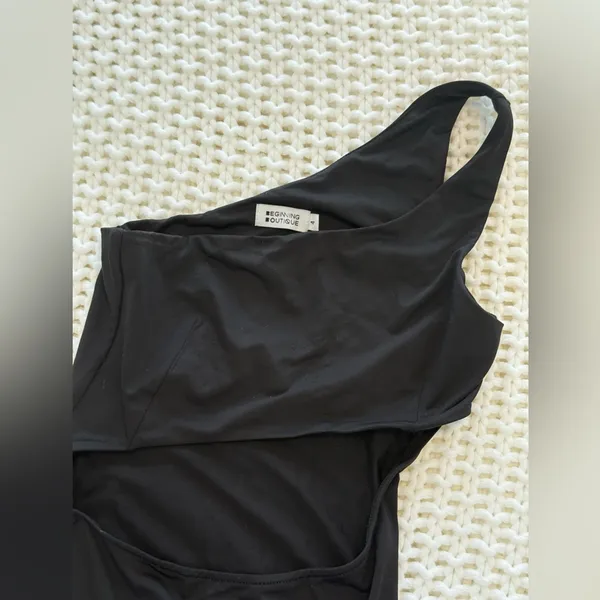 Beginning Boutique Elegant Black Maxi Dress with cut out and slit - Image 2