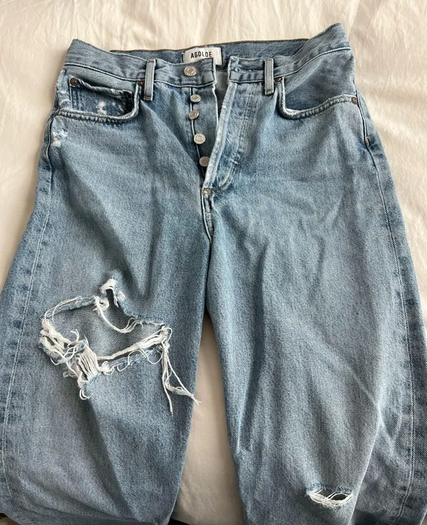 AGOLDE '90s Crop Distressed Jeans in Echo - Image 5