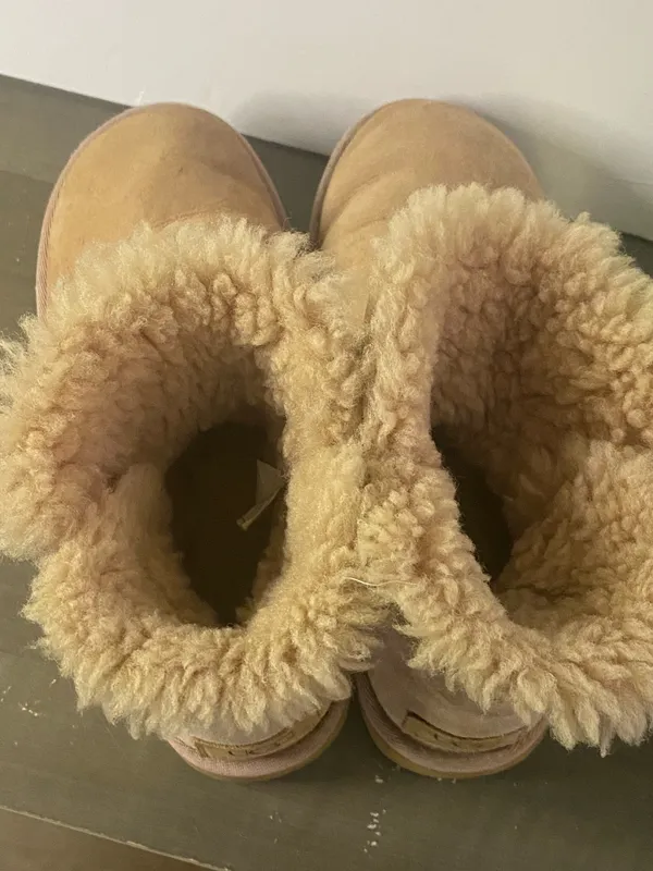 UGG Australia Bailey Button Suede Boots Womens Size 7 Chestnut Brown - Image 4