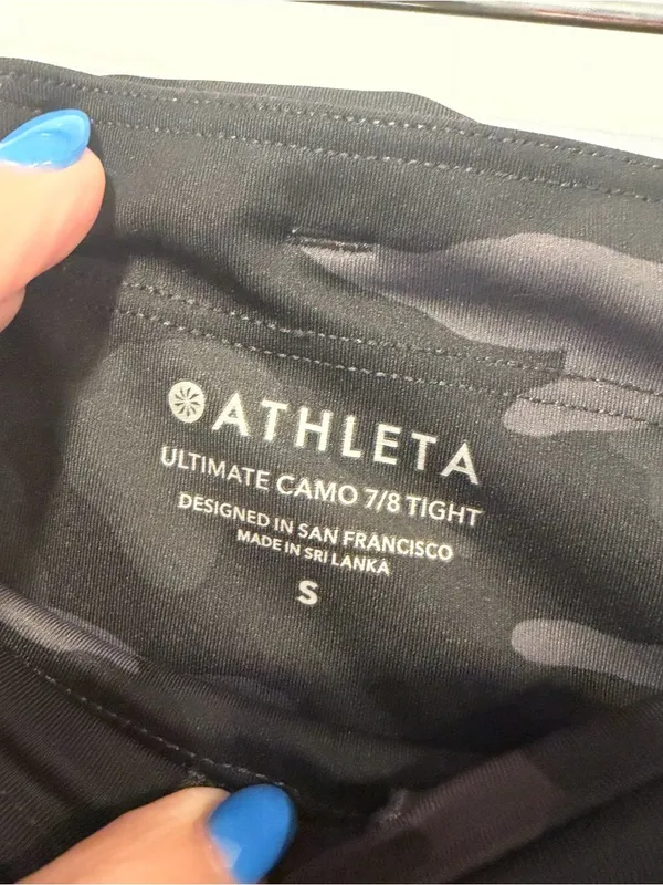 Athleta Ultimate Stash Black Camo Leggings - Image 3