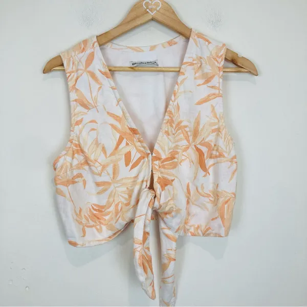 Abercrombie & Fitch pale orange floral linen blend tie front sleeveless crop top - Image 3