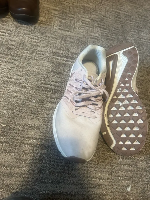 Nike running shoes women’s size 9.5 - Image 6