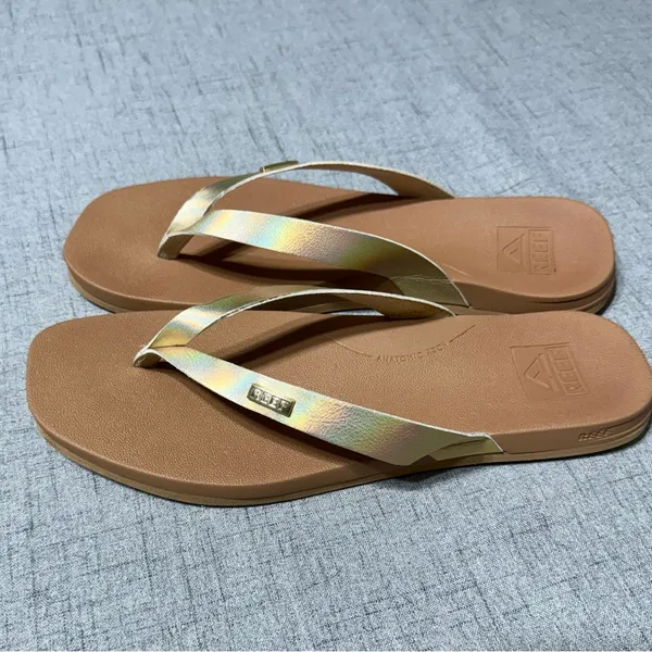 Reef Women's Cushion Court Flip Flops Iridescent Gold Sandals Size 9 - Image 3