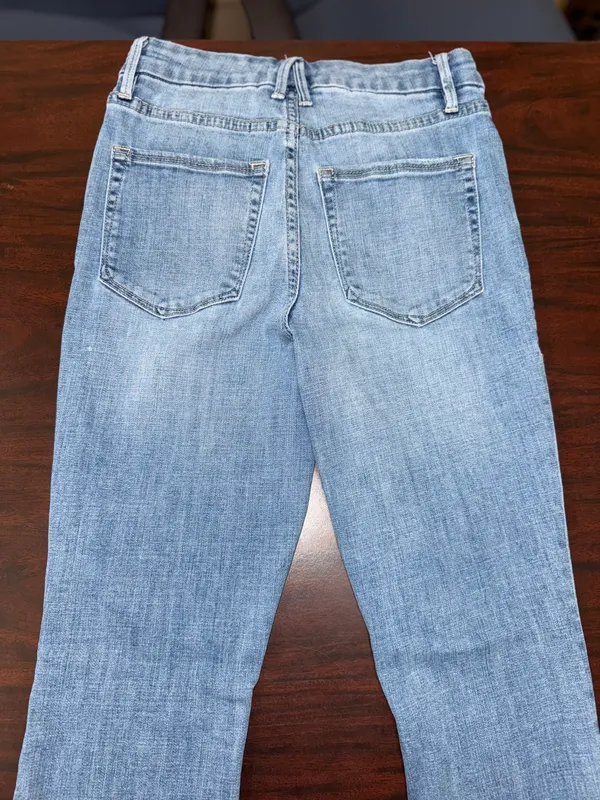 Good American Raw High-Low Hem Light Wash Jeans Size 4/27 - Image 5