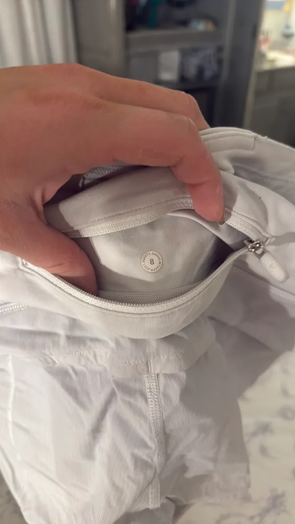 Lululemon White 2.5" Speed Up shorts  - Image 4