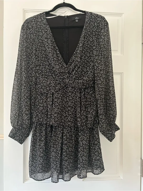 Lulu's Black Floral V-Neck Mini Dress. - Image 3