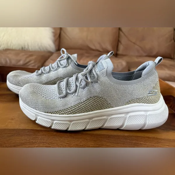 SKECHERS Memory Foam Sneakers Size 8.5 - Image 4