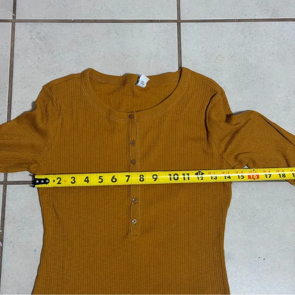 Old Navy Women's Mustard Yellow Ribbed Long Sleeve Top size‎ S - Image 7