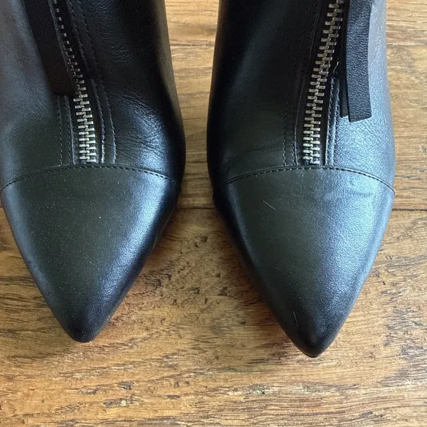 Michael Kors MK 7.6 M Black Leather Ankle Boots Front Zipper Pointed Toe Witchy - Image 3