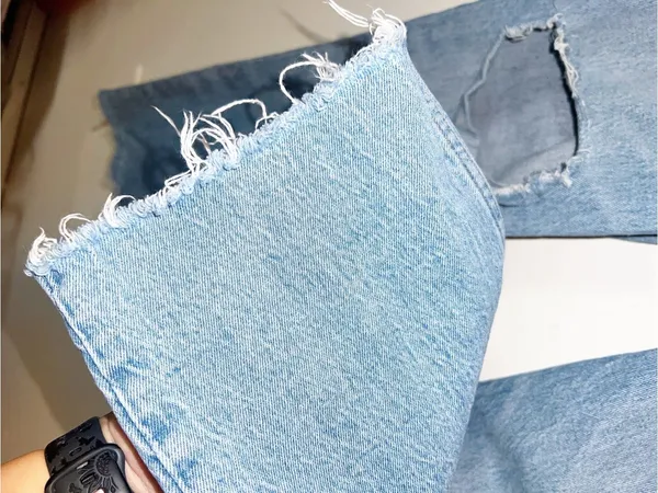 Abercrombie & Fitch The 90’s Straight High-Rise Distressed Curve Love Denim - Image 4