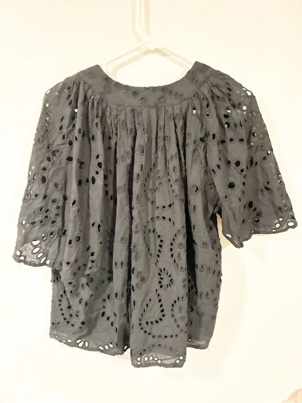 Tuckernuck Black Eyelet Finley Flutter Sleeve Top Cotton Size Medium - Image 6
