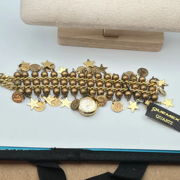 Vintage Enmex‎ Quartz Charm Bracelet Watch – Gold Tone Stars & Coins Boho - Image 9