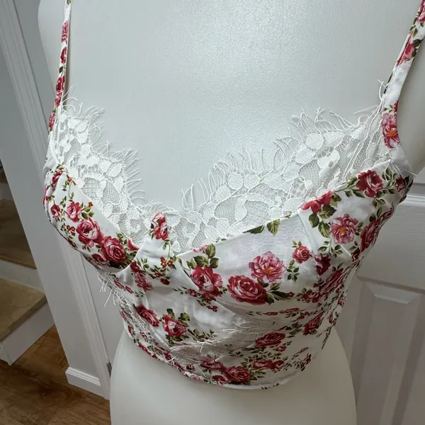 Thatssofetch Lyara Crop Rose Floral‎ - Size 4 - NEW With Tags. - Image 7