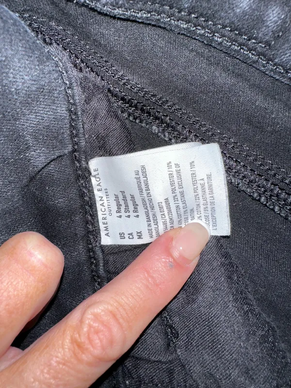 American Eagle Distressed Jeans - Image 3