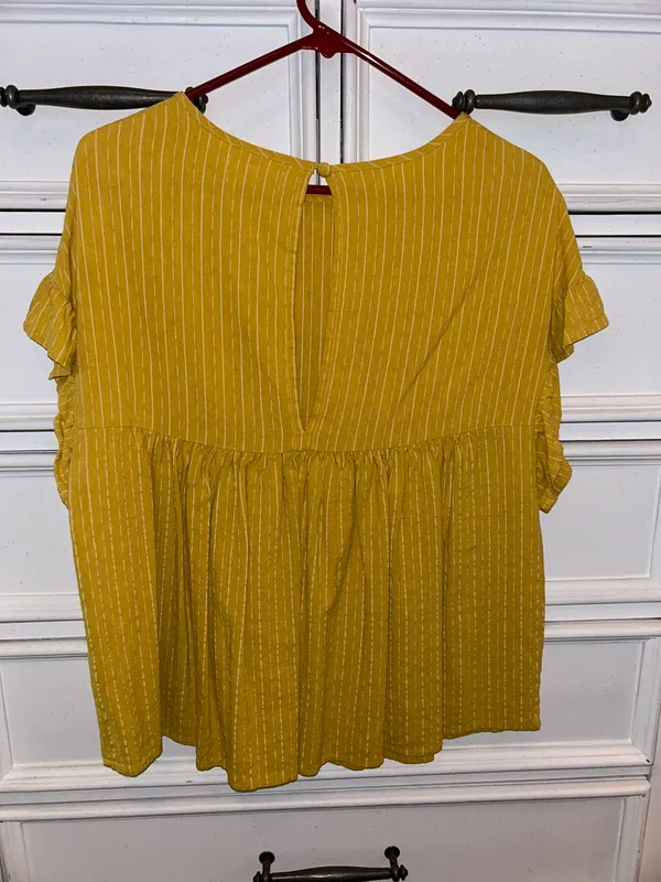 Boutique Shirt Size M - Image 2