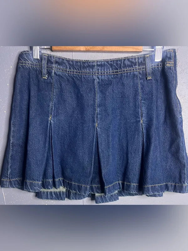 Free People Madison Ave Mini Skirt Denim Pleated. Size 30 - Image 3