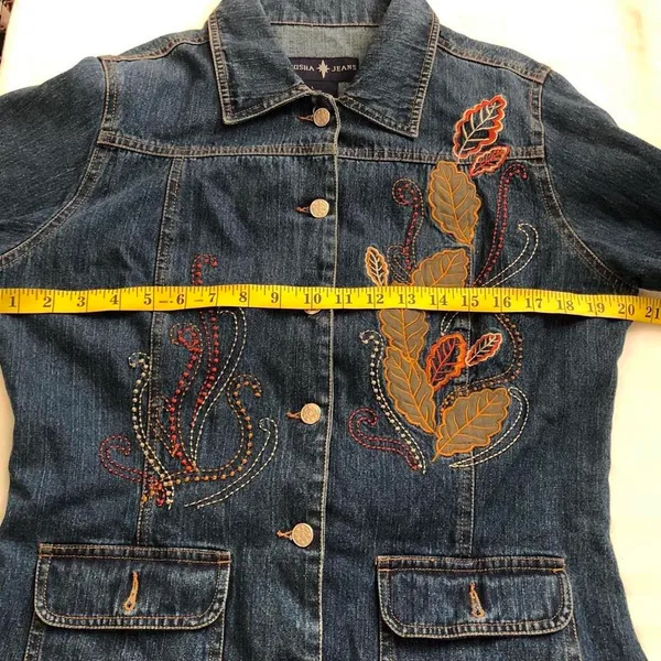 Unique 2000s Y2K Navy blue Embroidered jean denim fitted jacket floral leaf design #boho #hippie #indie #western Excellent condition, measurements in pics 100% cotton - Image 7