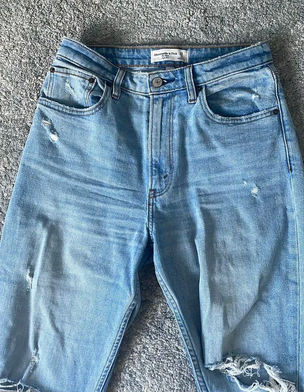 Abercrombie Curvy Love High Rise Mom Jean (short length) - Image 5