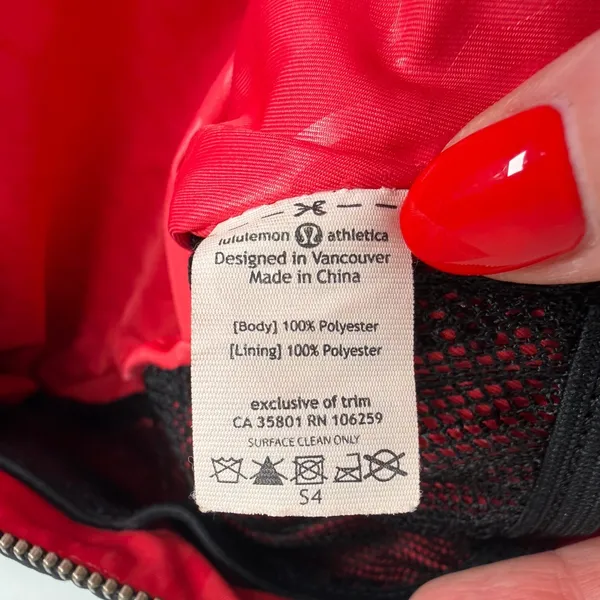 Lululemon Belt Bag Black Crossbody Fanny Pack Red Lining Adjustable Strap Preppy - Image 10