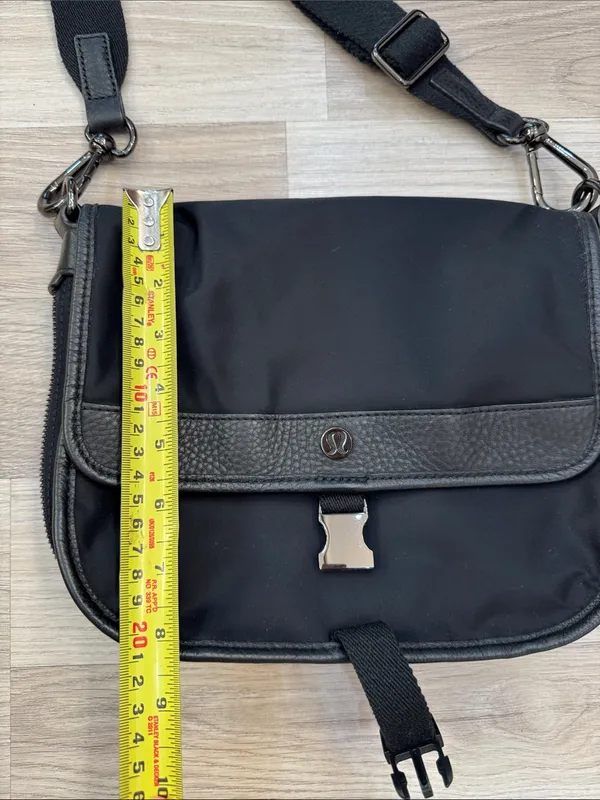 Lululemon Now & Always Crossbody bag Black Nylon Leather Trim - Image 14