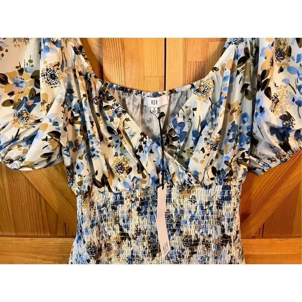 NSR Puff Sleeve Smocked Mini Dress Satin Short Ivory Blue Floral Size Small nwt - Image 4