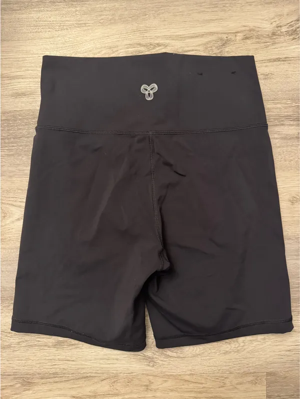 Aritzia TnAction biker shorts - Image 2