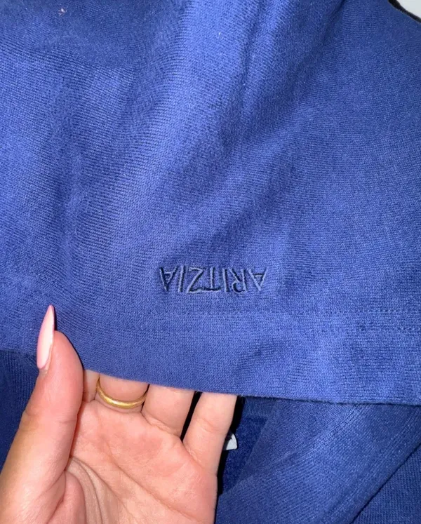 Aritzia Hoodie Perfect Fit - Image 4