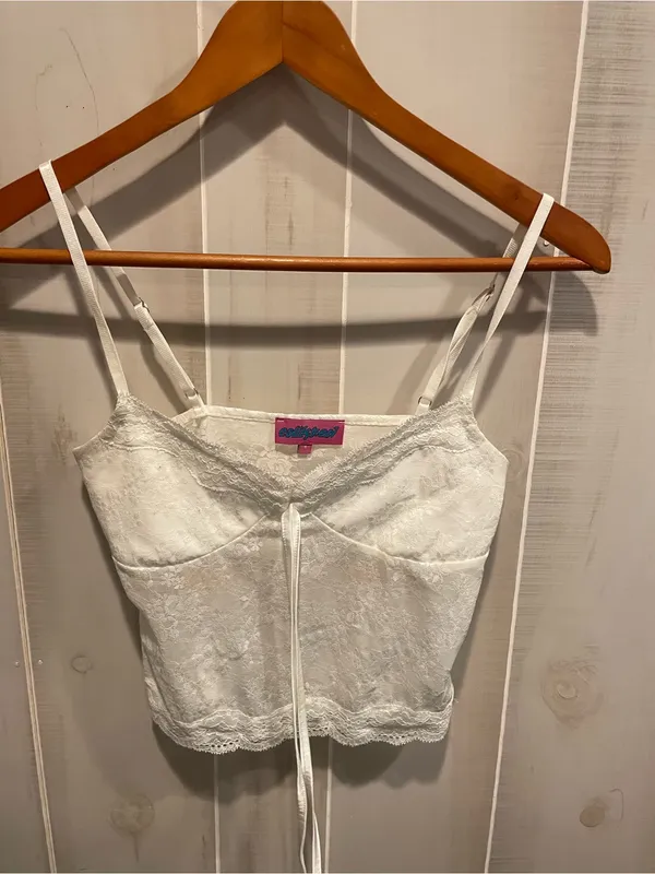 Cute vanilla lace crop Y2K style Edikted crop top tie accent cami indie sleaze - Image 4