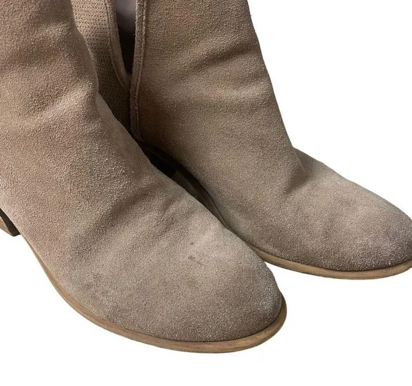 9.5 Hinge Perforated Heeled Ankle Bootie - Image 2