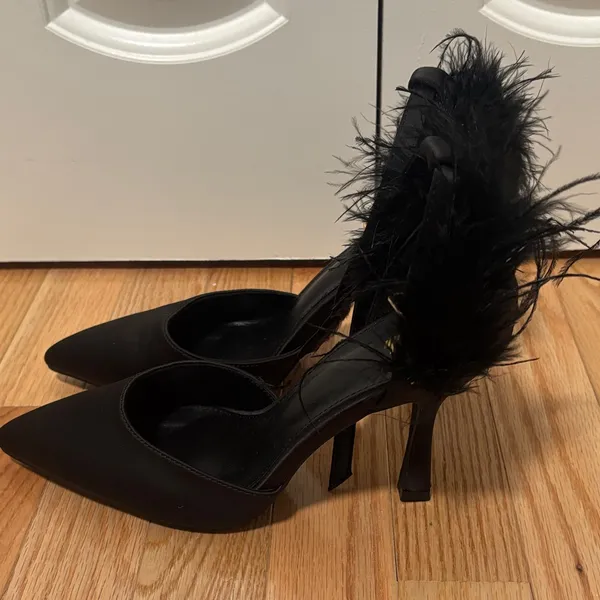 Black Feathered Heels Size 7 - Image 3