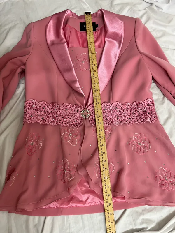 Tiffany Collection Pink Satin Trim Embroidered Embellished Blazer Size 14 - Image 10