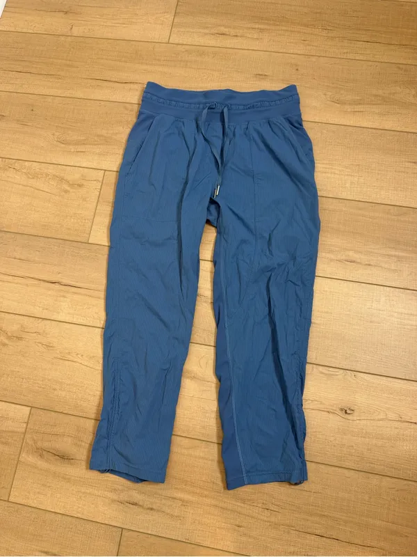 Lululemon Dance Studio Mid-Rise Crop 25 Soft Denim Blue Pants Size 6 - Image 2