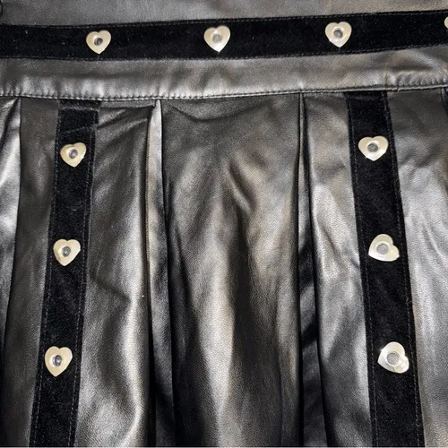 BODY RAGE SPENCERS Black Faux Leather‎ Skirt With Tulle Hem Silvertone Hearts L - Image 3