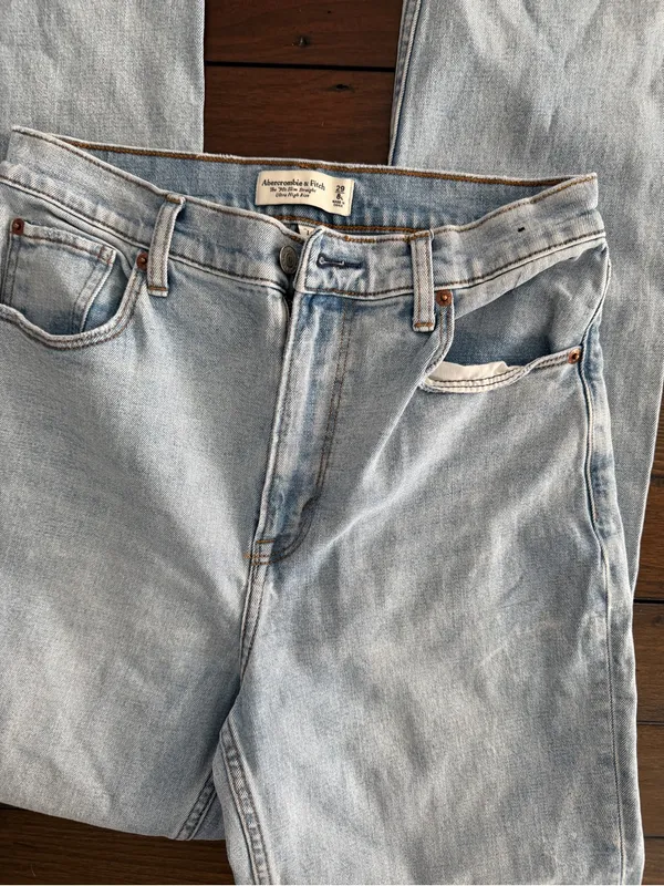 Abercrombie & Fitch Light Blue High-Rise Slim Straight Jeans - Image 2