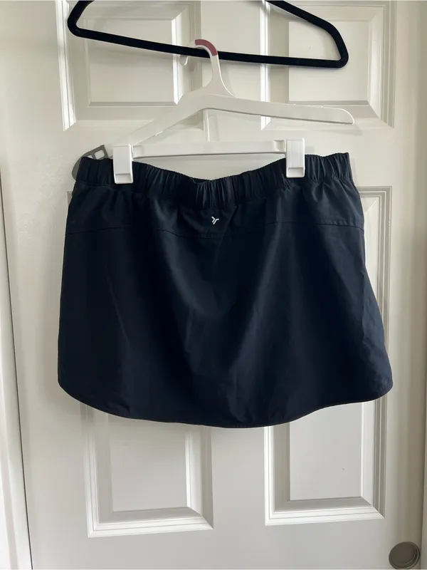 Old Navy Women's Black Athletic Skort with Built-In Shorts - Image 2