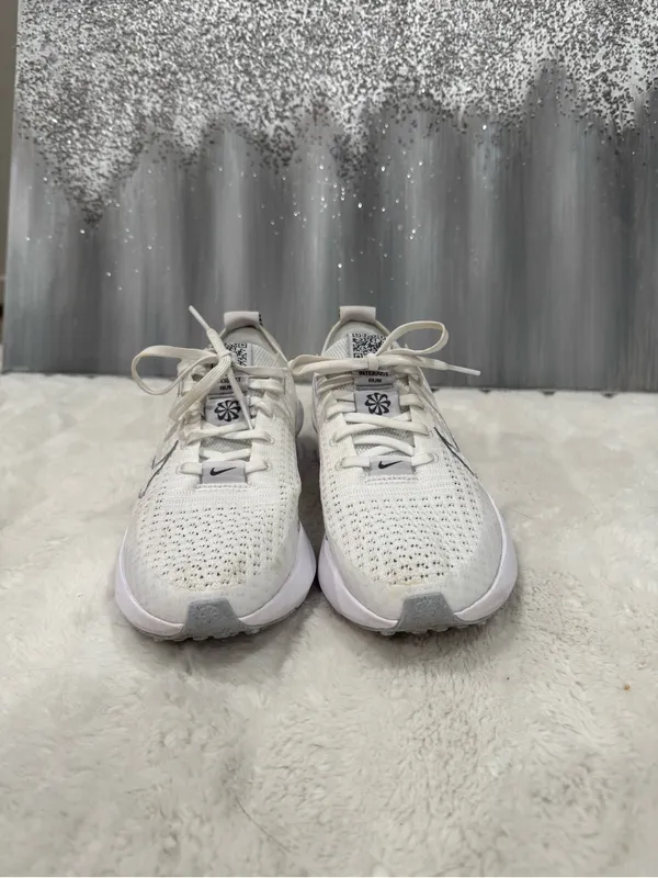 Nike Interact Run White Metallic Silver - Image 11