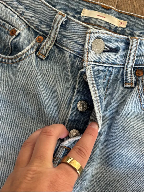levi’s wedgie straight leg jeans raw hem button fly - Image 4