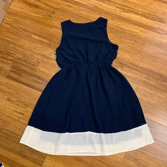 YA Los Angeles Dress Womens‎ Size Medium Navy Sleeveless Fit & Flare White Trim - Image 4